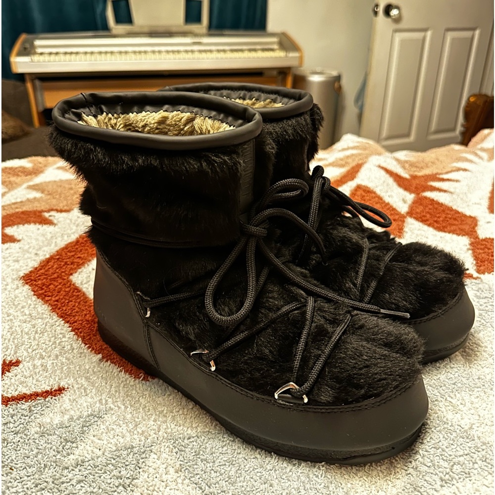 Black Faux Fur Moon Boots